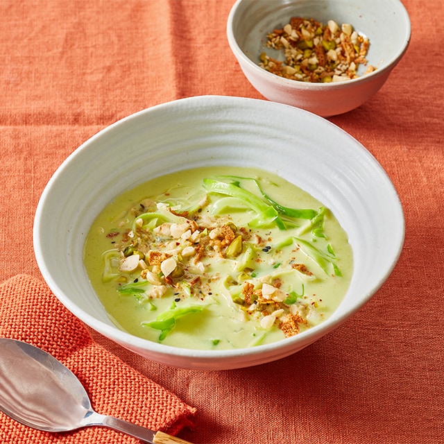 Spitskool crème soep met dukkah